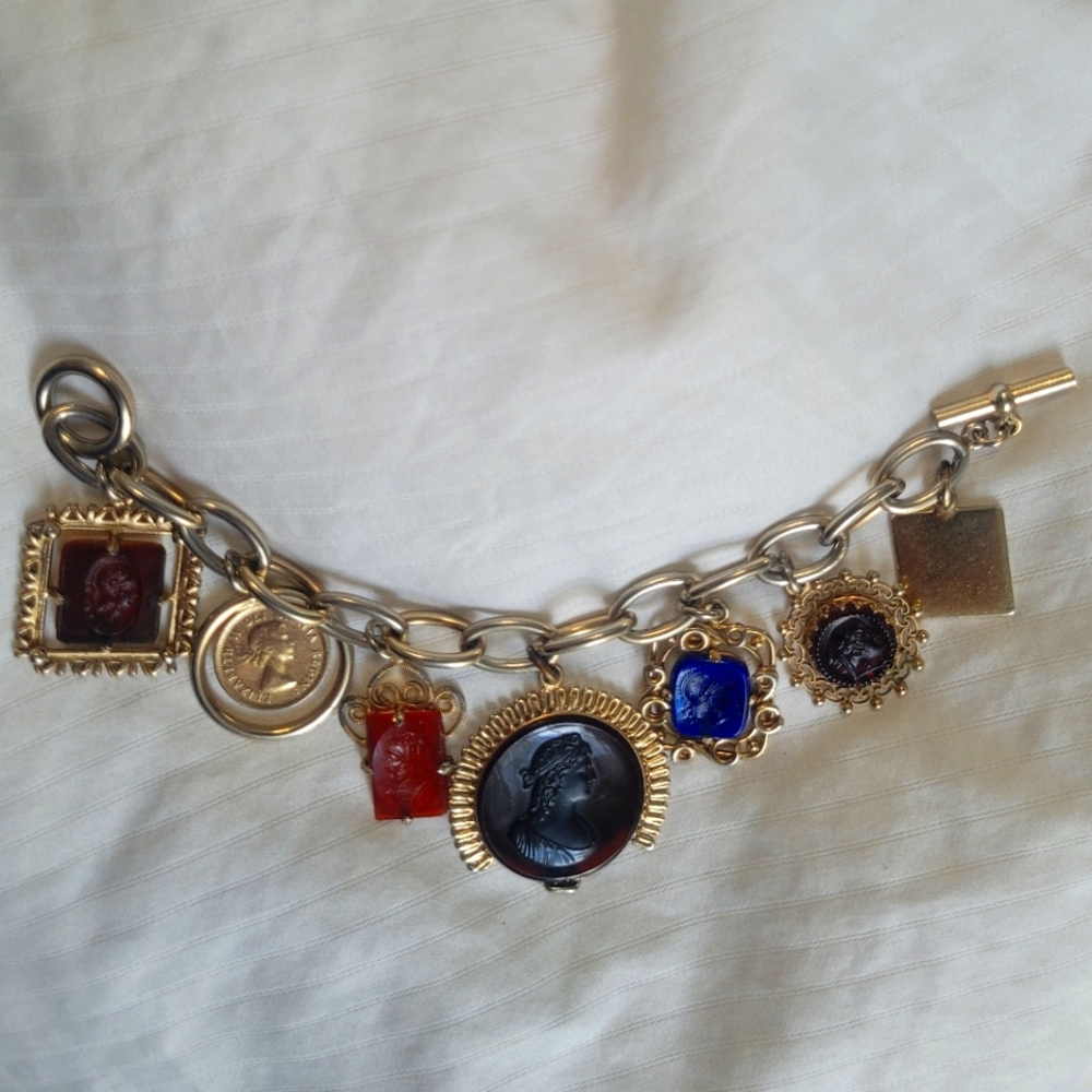 1950s Intaglio Glass Cameo Italian Roman Greek Chunky Toggle Charm Bracelet